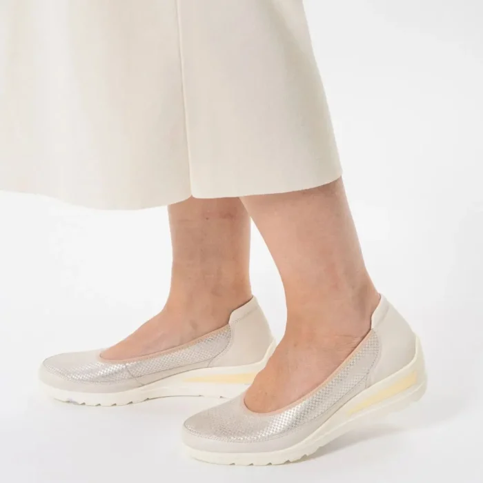 Дамски спортни обувки Ara High Soft бежови - Image 1